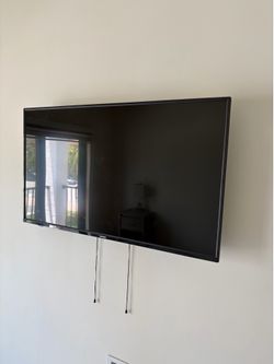 Toshiba Smart tv 41” (mount included)
