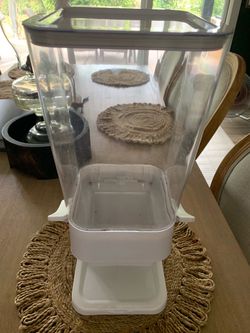 Cereal / food dispenser