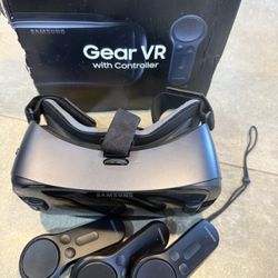 Samsung Gear VR SM-R324 With 3 Controllers - Complete - Powered by oculus
