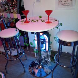 RETRO TABLE SET OFF TABLE WITH RETRO STOOLS