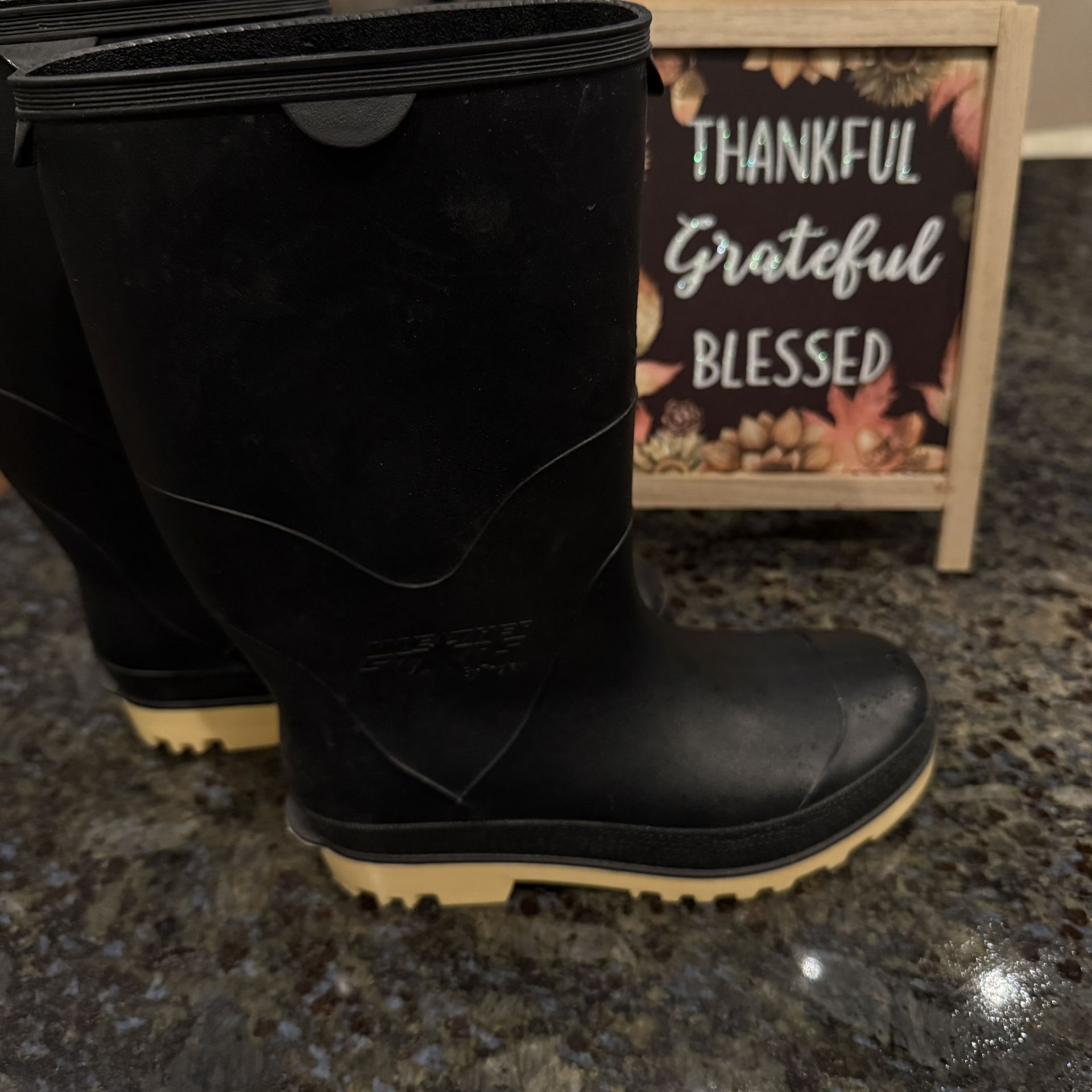 Youth Rain Boots  Size 3