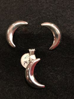 Moon 🌙 earrings and pendant set