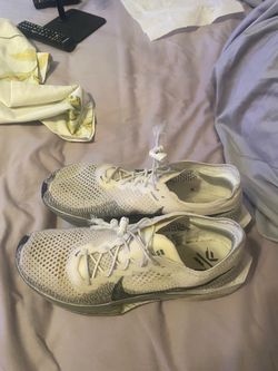 Men’s Nike tennis shoes, size 11