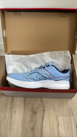 Tennis shoes