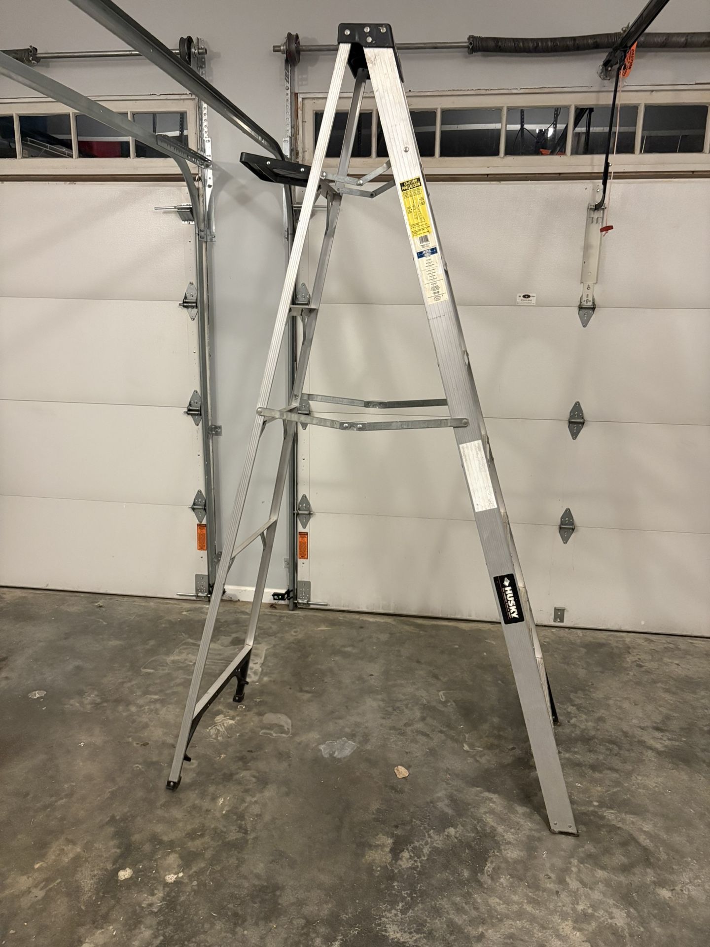 8’ Husky Step Ladder