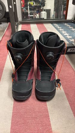 Thirty-two Women’s Snowboard Boots size 7.5