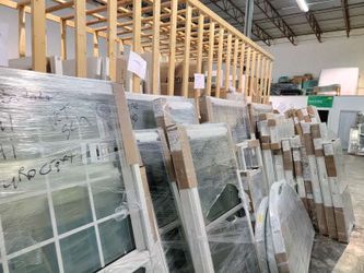 Storm-ready impact windows.
Custom fit. Competitive pricing.
