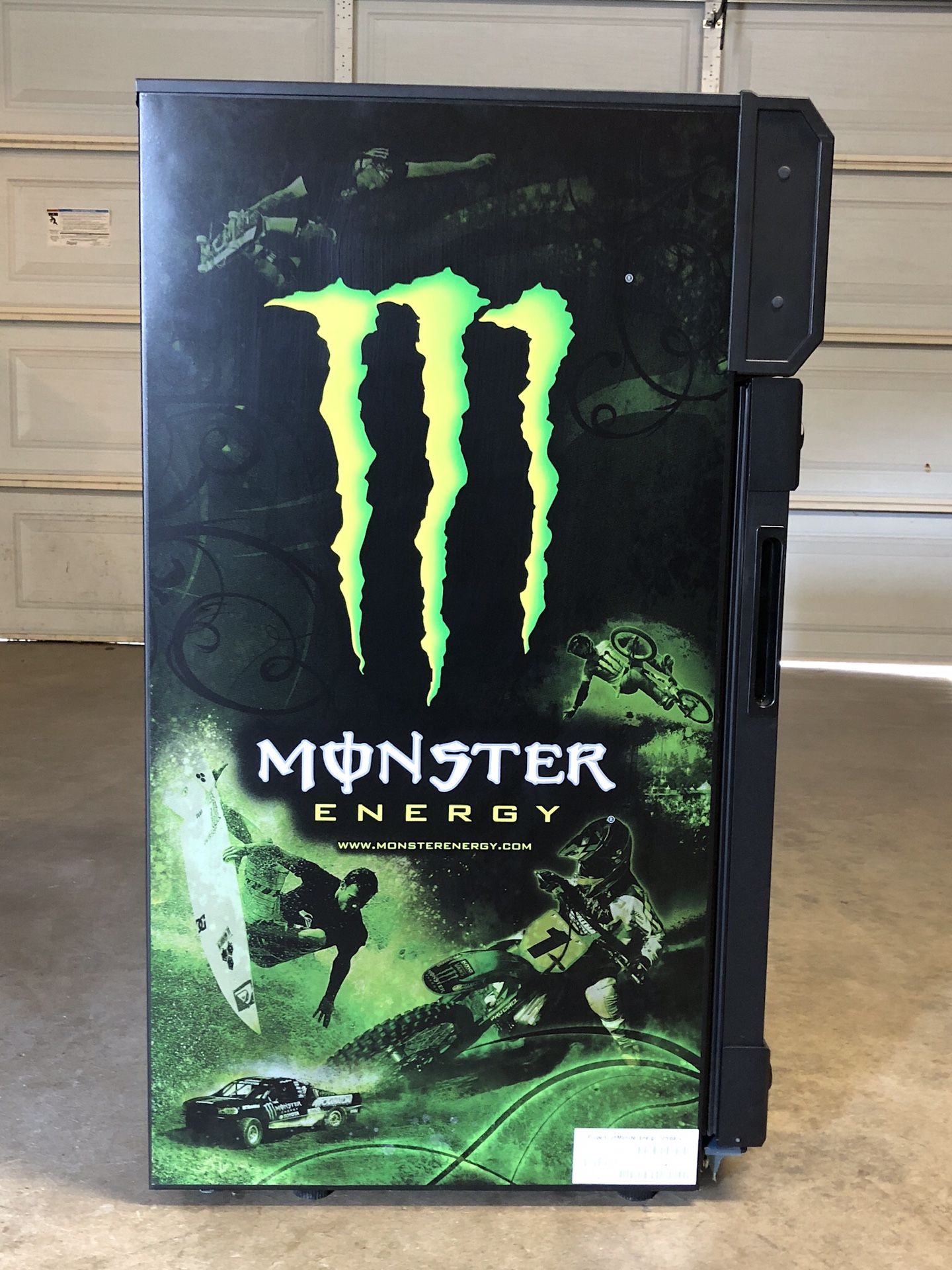 BRAND NEW MONSTER MINI FRIDGE COOLER REFRIGERATOR G6CB Red Bull