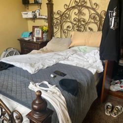 fast sell queen bedroom set heavy and solid quality furniture 