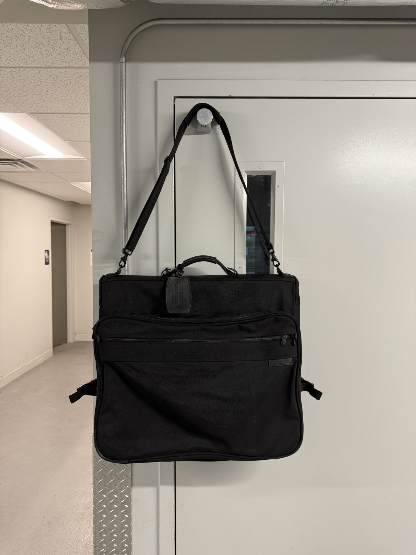 BRIGGS & RILEY Deluxe Folding Garment Luggage Suit Bag (Good condition) PICK UP IN CORNELIUS