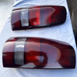 2006 GMC Sierra Tail Lights 
