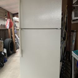 Whirlpool Refrigerator top and bottom In Good Condition 