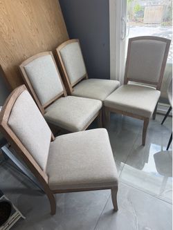 4 dinners seats  like new