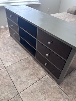 Entertainment center