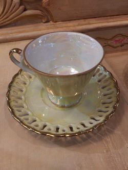 Vintage tea cup & saucer