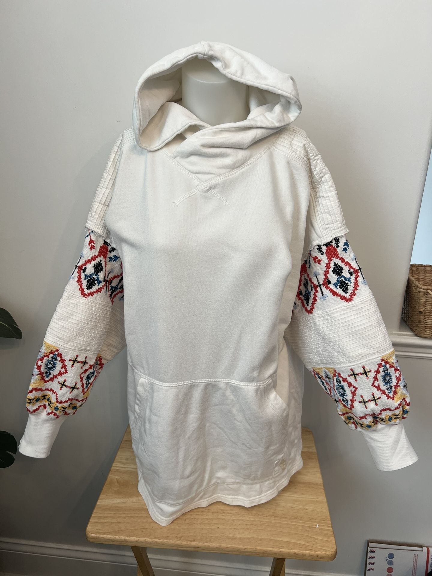 Free Movement White Hoodie with Colorful Patterned embroidery Sleeves