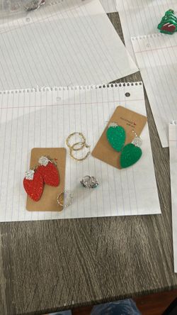 Heart ring four pairs of earrings two pairs every day wear two pairs Christmas wear shiny and sparkling