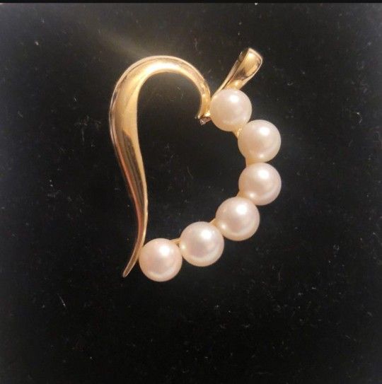 14K Gold Pearl Heart Pendant