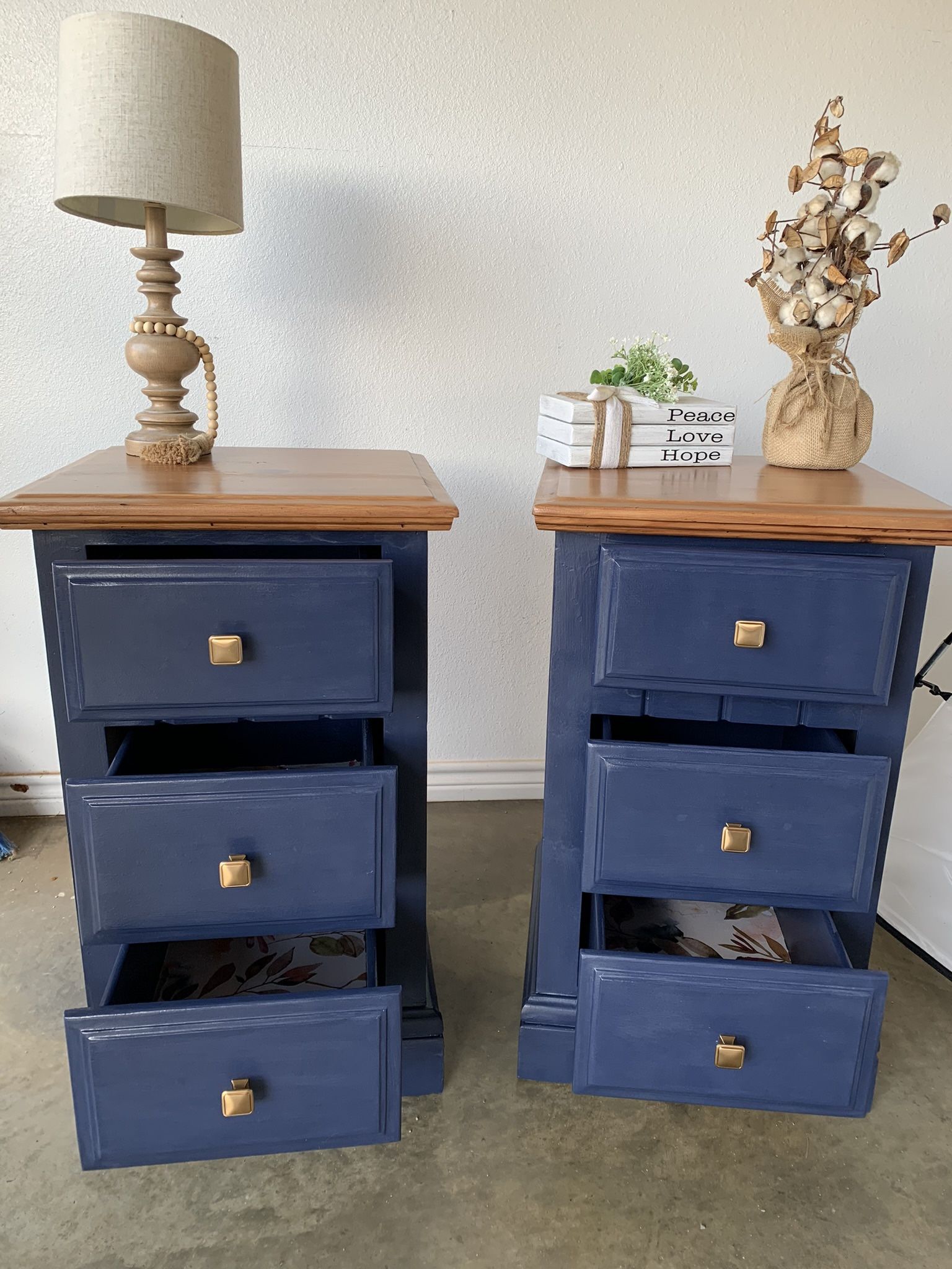 Nightstands/end tables 