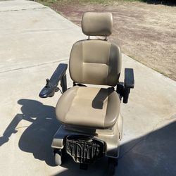 ELECTRIC CHAIR / WHEELCHAIR / WALKER / MOBILITY / USED