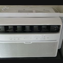Window Air Conditioner Like New 6.000 Btu..