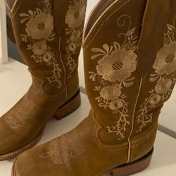 Size 6 In Women’s Western Boots 
