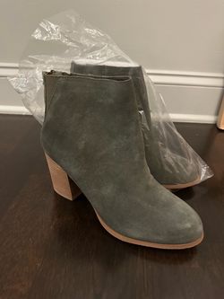 NEW Ecoté Urban Outfitters Green Suede Ankle Boots – Women’s Size 10