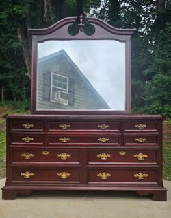 Bassett Furniture Tradtional Cherry Wood Chippendale 10 Drawer Triple Dresser with Large Mirror