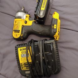 De Walt Drill with battery and charger