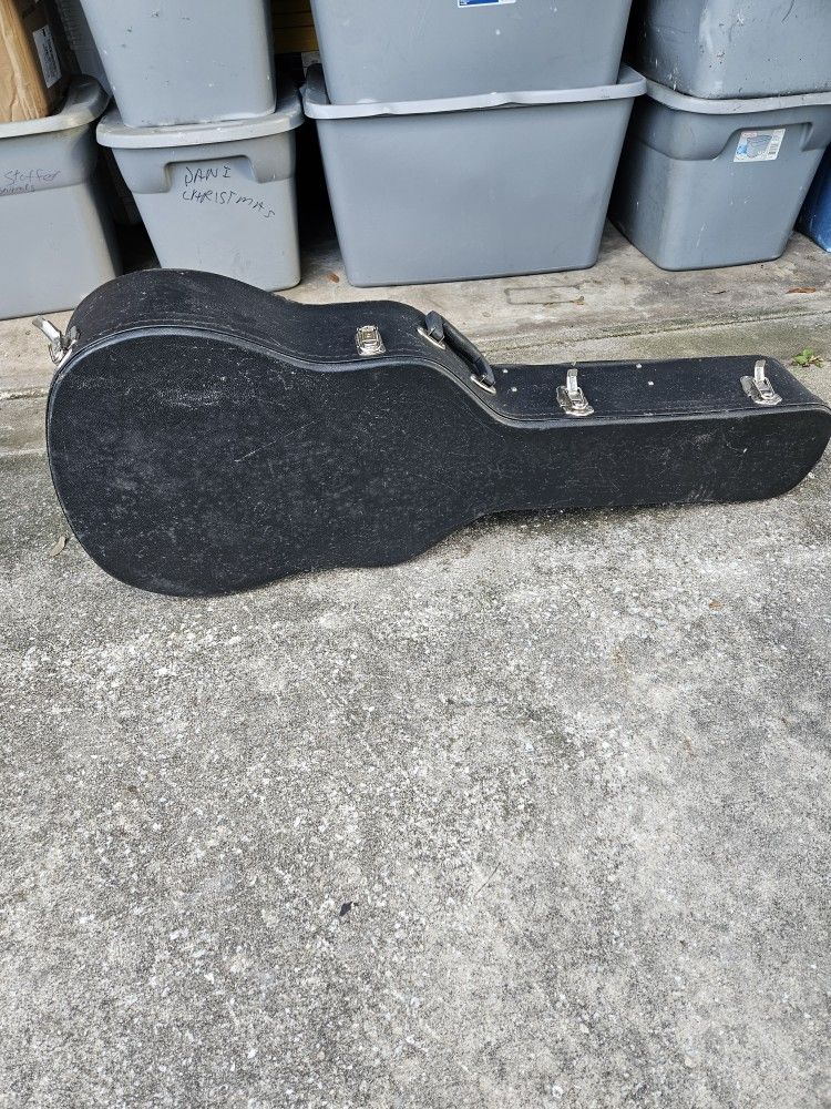 Guitar and guitar case for Sale in Mulberry, FL OfferUp