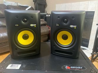 Studio Monitor Speakers