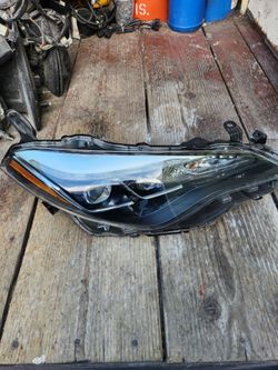 2018,2019 toyota corolla rh headlight