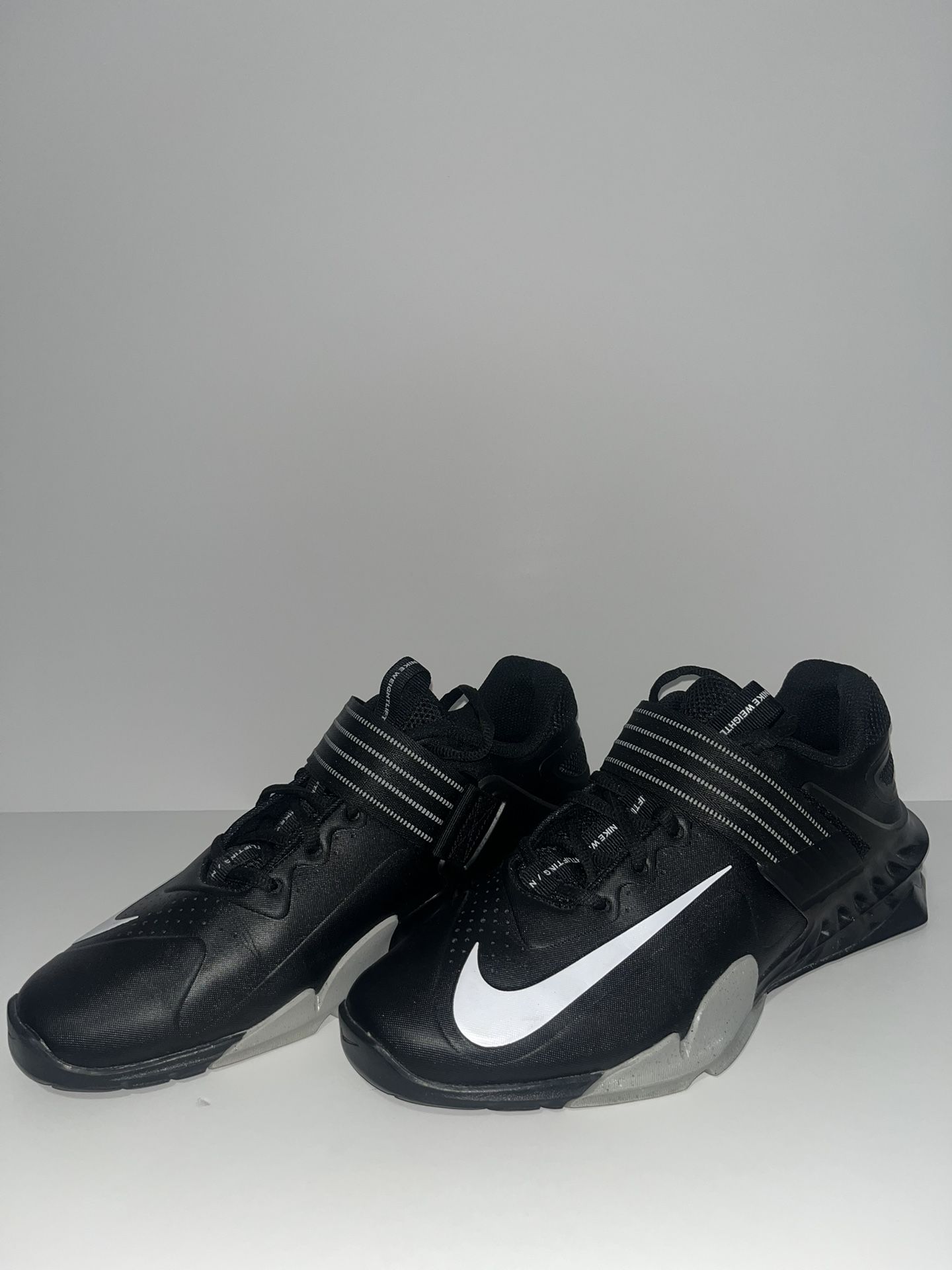 Nike Savaleos, Size 9 Mens