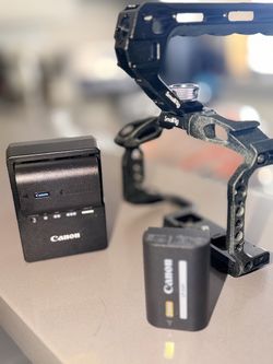 SmallRig Camera Cage with Canon Battery and Charger