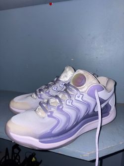 Basketball shoes