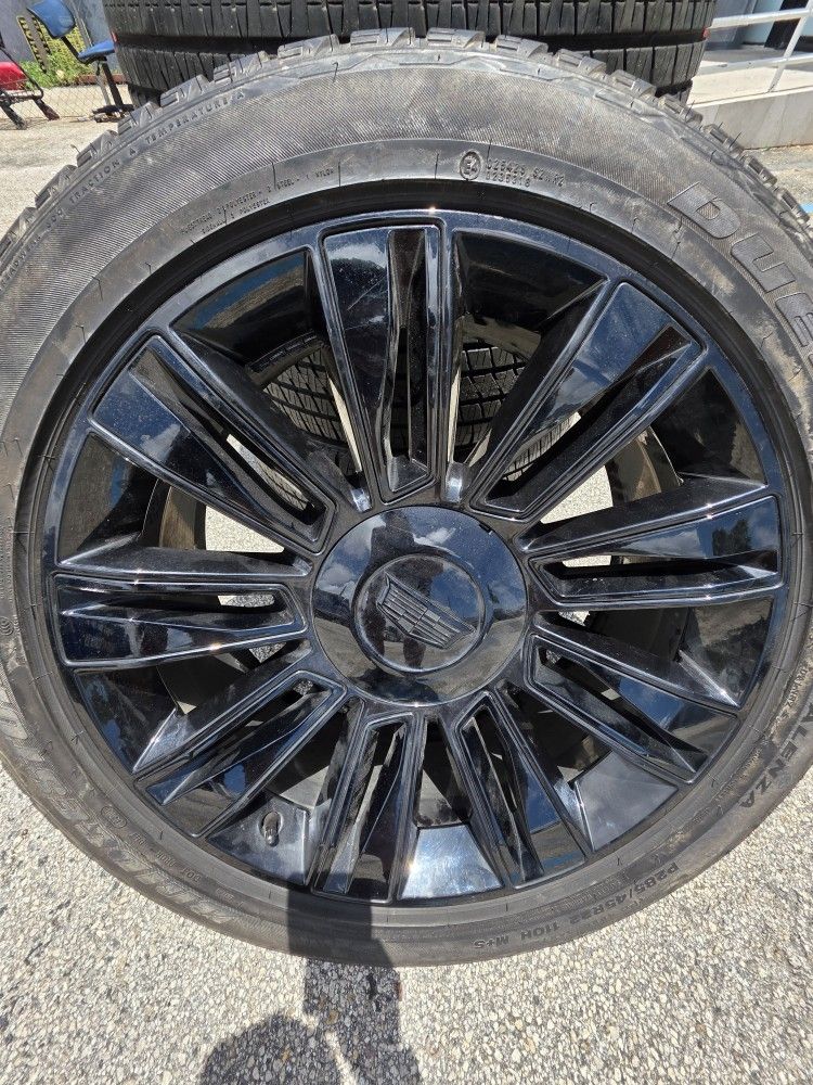 🔥 Cadillac Escalade 22” OEM Wheels + Tires – $1,500 (Fort Lauderdale)
Selling a full set of original GM Cadillac wheels (22x9J
