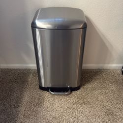 Mini Trash Can With Lid
