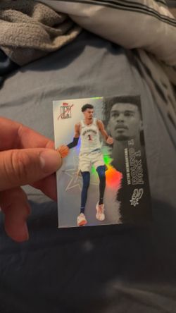 Victor Wembanyama refractor card