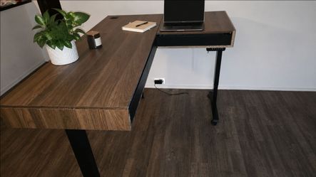 L-Shaped Electric Inclining / Standing Desk – Wood Finish