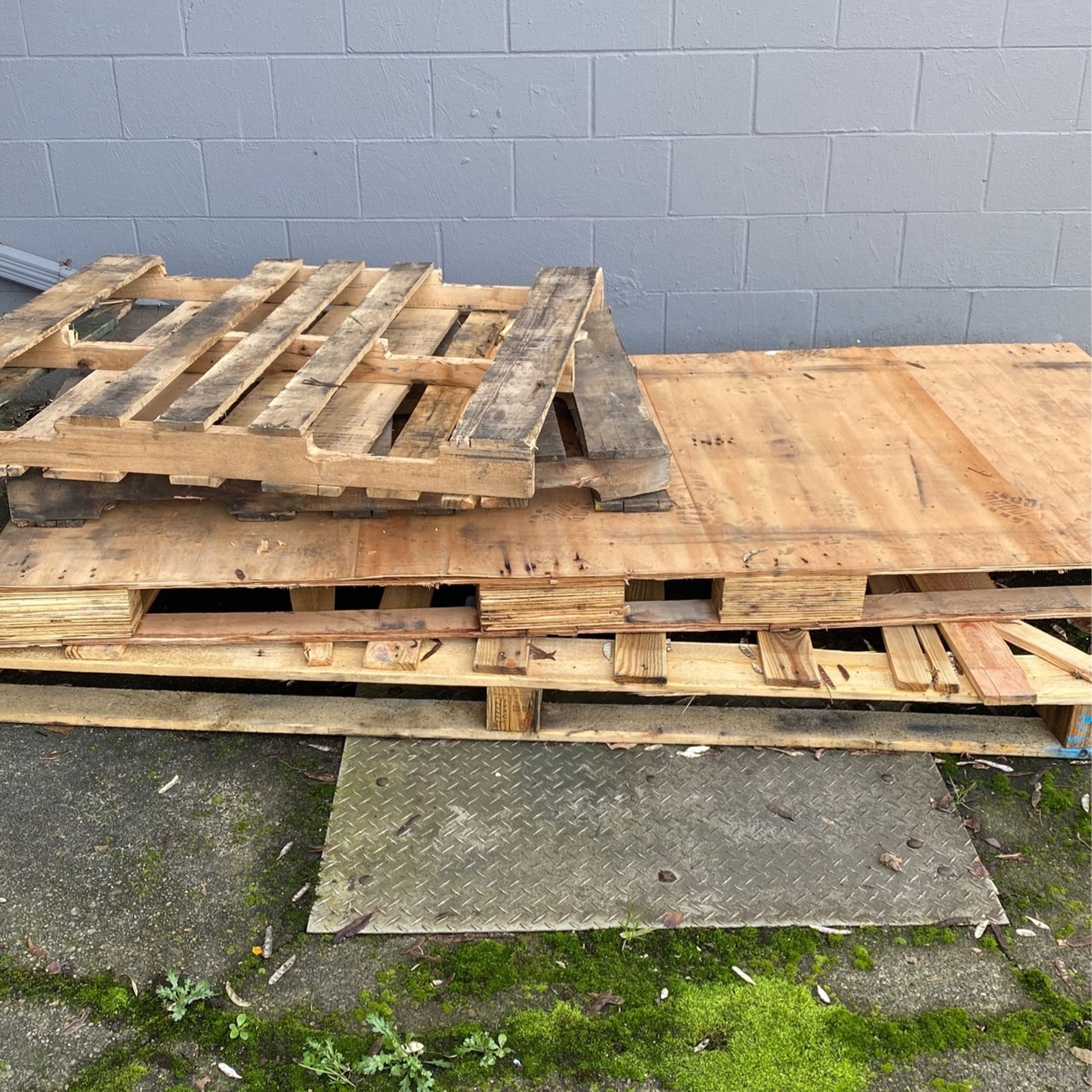 Pallets Free for Sale in Kent, WA OfferUp