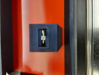 White Gold 14k (.585) 2.9 grams Size 7.5