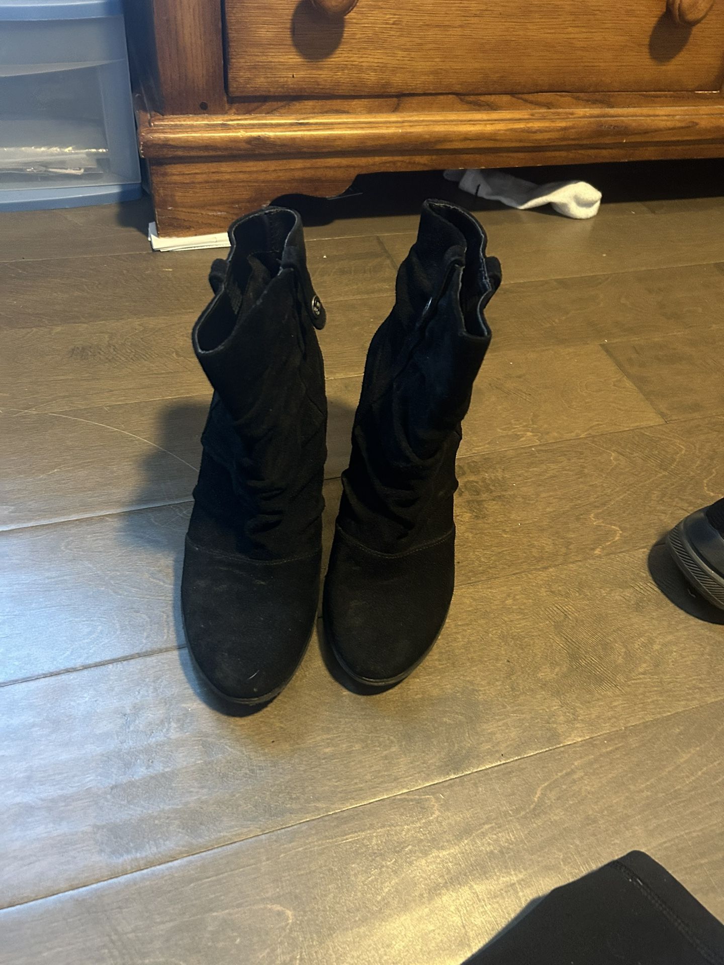 Bcbg Paris Black Heeled Boots/Shoes size 10B/40 Women’s