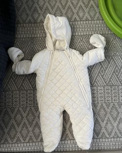 6-9m Snowsuit - Clean Excellent Condition 
