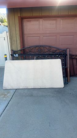 Daybed frame only(first come first serve ADDRESS IN BIO)