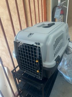 Dog crate $10
