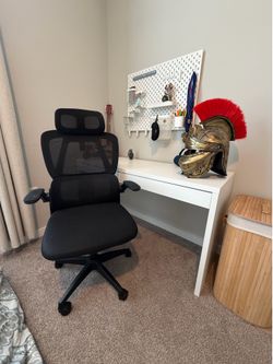 Few days only - Ergonomic Office Chair w/ Headrest