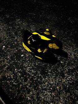Jordan 4 yellow thunders