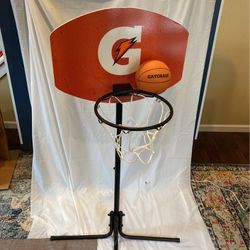 Gatorade Basketball Hoop And Ball 45” Rim 