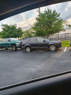 Navy blue Kia Sedona
