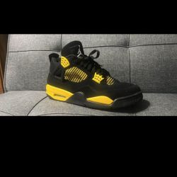 Jordan 4 thunder 